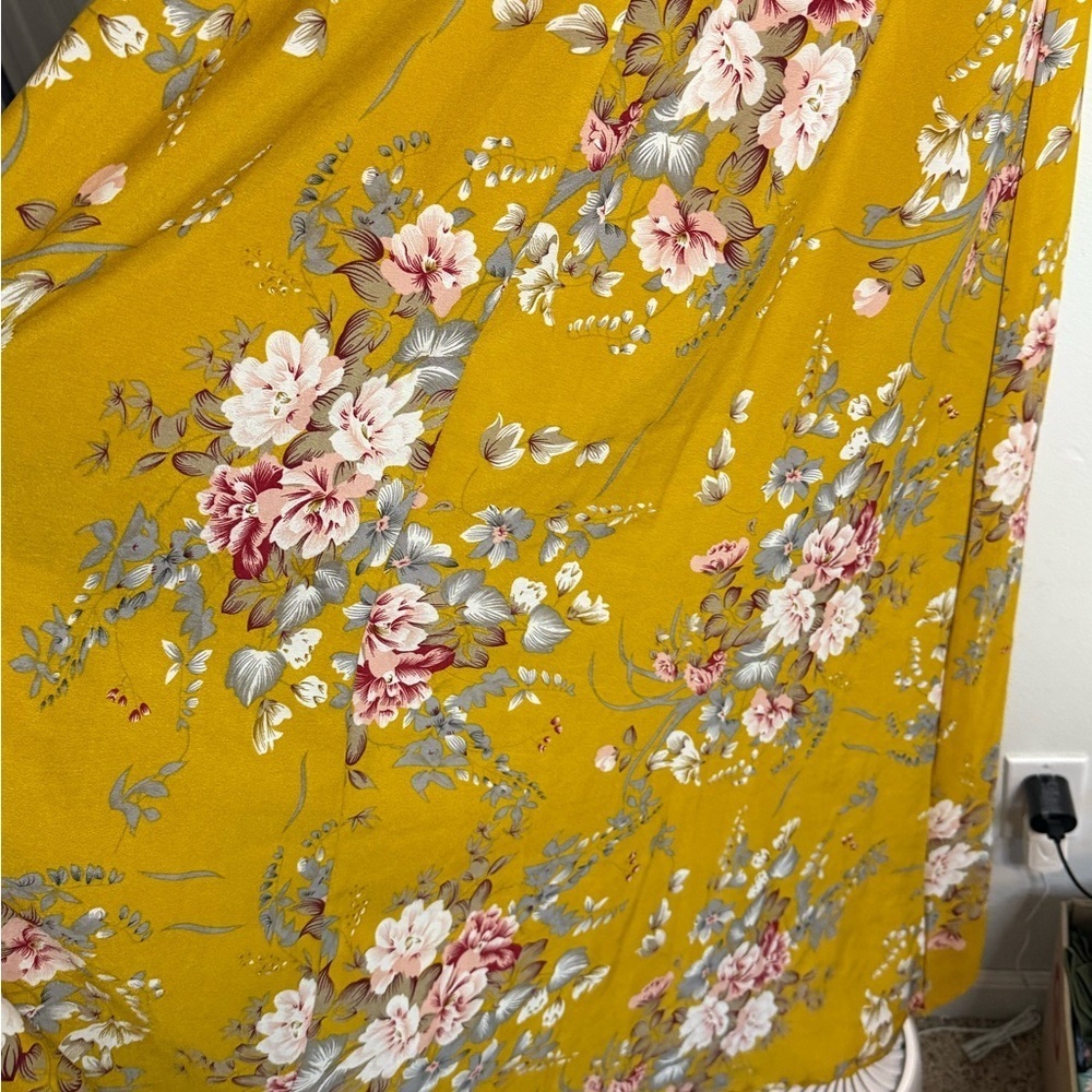 White and Yellow Casual Maxi Sundress - Picture 2 of 3